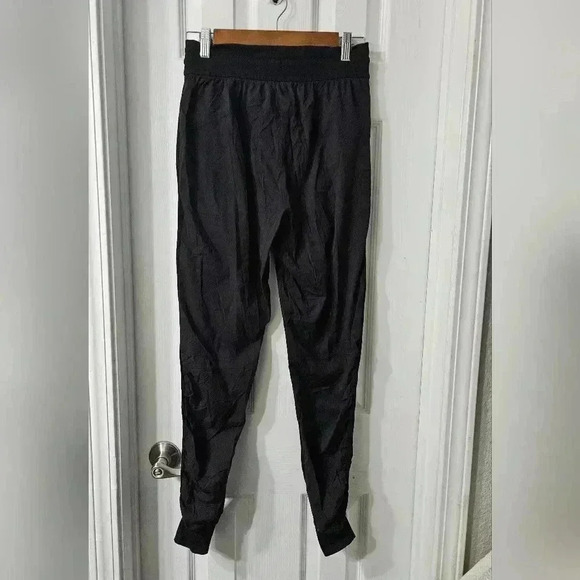 Lululemon Beyond the Studio Jogger - Picture 5 of 6